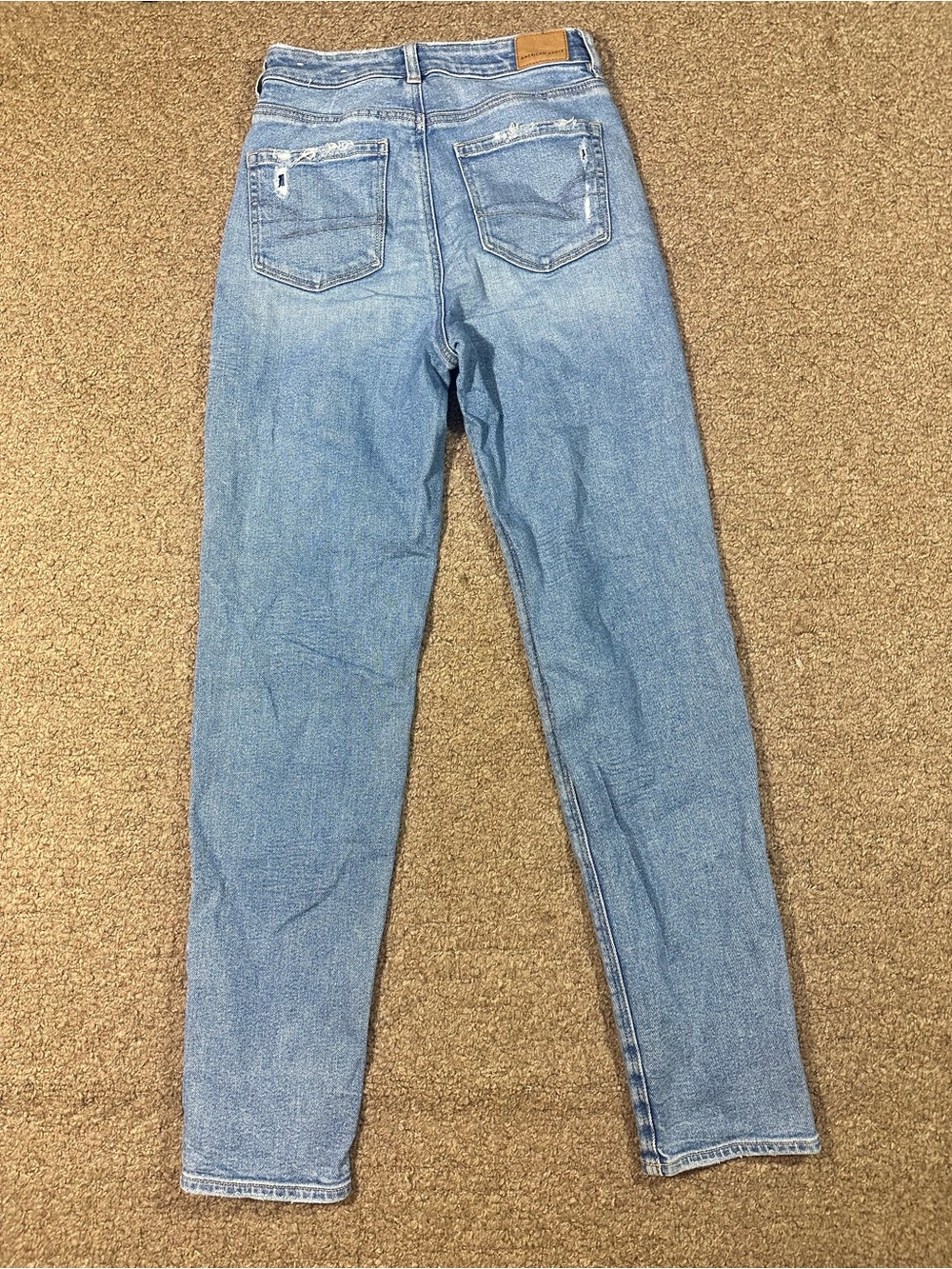 American Eagle Mom Straight Jeans Womens Sz 2 X-Long Blue Light Wash Distressed - Picture 6 of 15